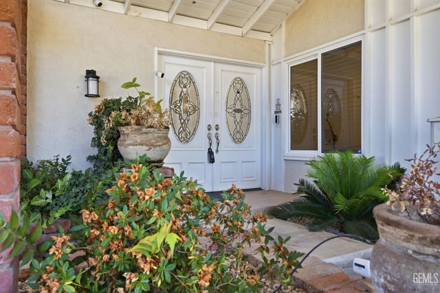1912 Country Club Drive, Bakersfield, CA 93306