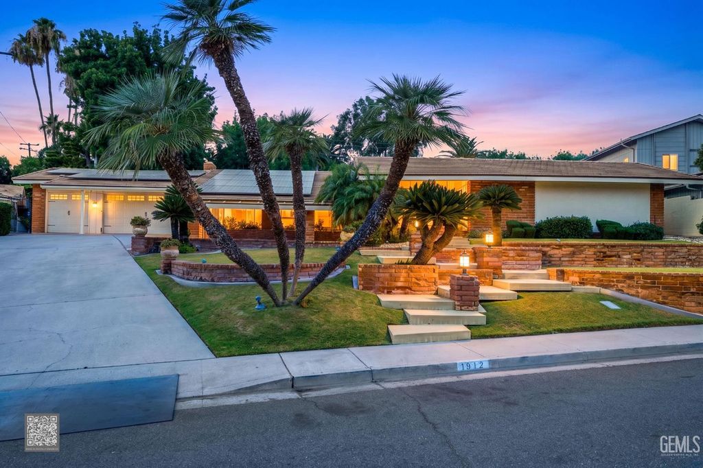 1912 Country Club Drive, Bakersfield, CA 93306