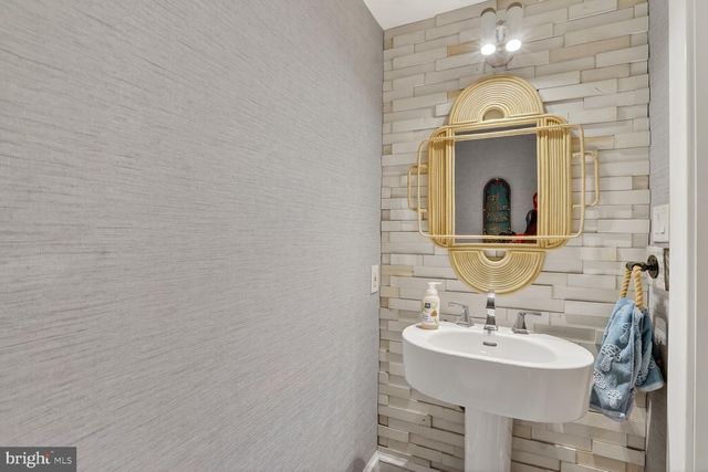 5723 27TH ST N, Arlington, VA 22207