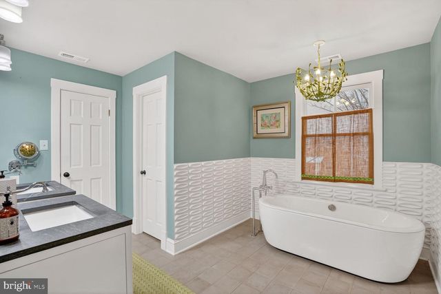 5723 27TH ST N, Arlington, VA 22207