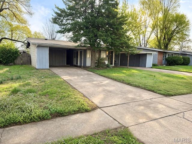 830 Loyola Drive, Florissant, MO 63031