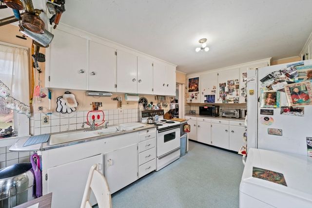 14 Russell Ave, Plymouth, MA 02360