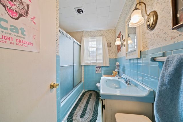 14 Russell Ave, Plymouth, MA 02360
