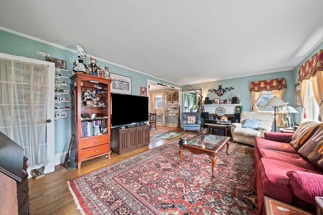 14 Russell Ave, Plymouth, MA 02360