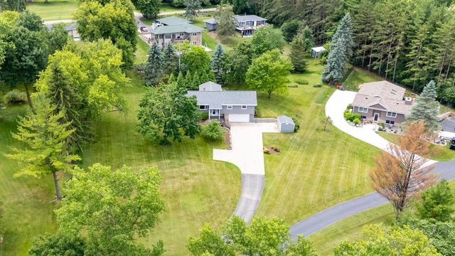 4003 Margolis DRIVE, West Bend, WI 53095