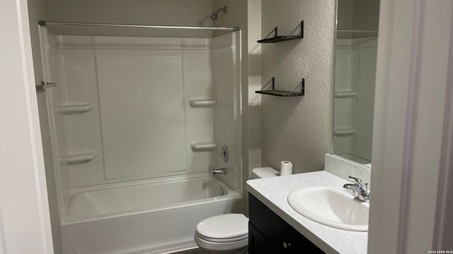 5915 LADY LN, San Antonio, TX 78242