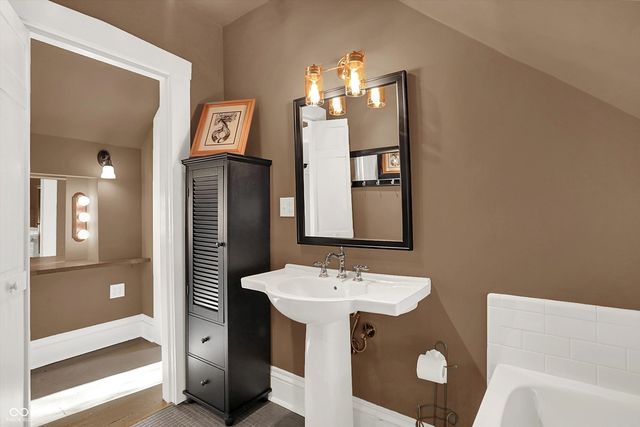 1114 E Saint Clair Street, Indianapolis, IN 46202