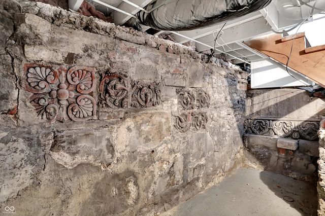 1114 E Saint Clair Street, Indianapolis, IN 46202