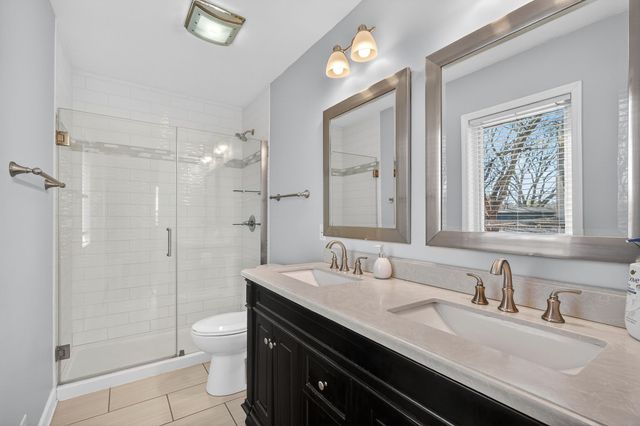 2512 Mann Avenue, Des Moines, IA 50310