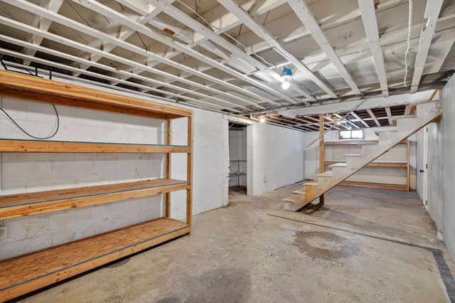 2512 Mann Avenue, Des Moines, IA 50310