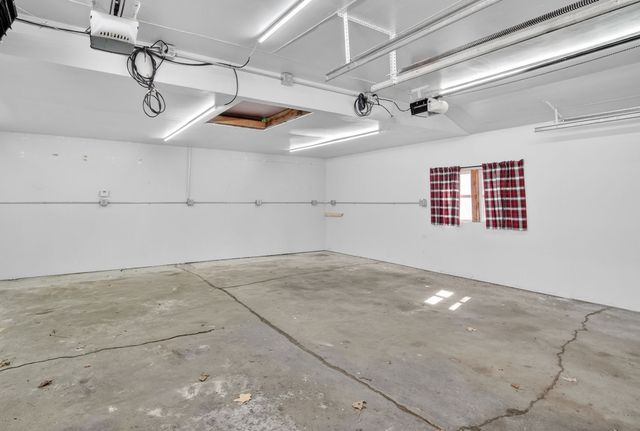 2512 Mann Avenue, Des Moines, IA 50310