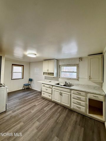 1050 Harding Drive, Toledo, OH 43609