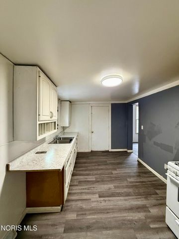 1050 Harding Drive, Toledo, OH 43609