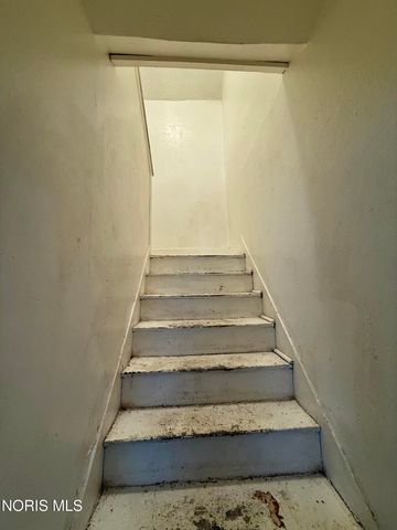 1050 Harding Drive, Toledo, OH 43609