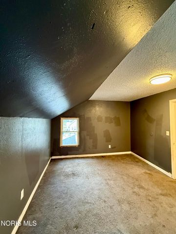 1050 Harding Drive, Toledo, OH 43609