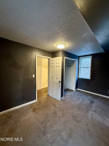 1050 Harding Drive, Toledo, OH 43609