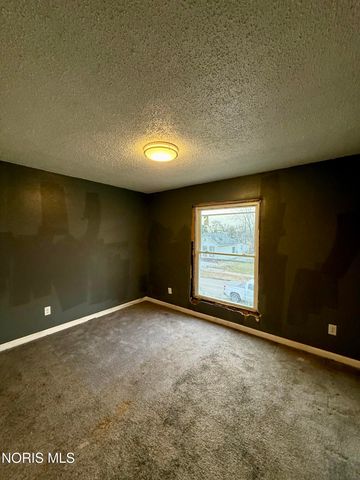 1050 Harding Drive, Toledo, OH 43609