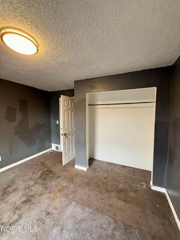 1050 Harding Drive, Toledo, OH 43609