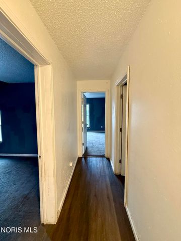 1050 Harding Drive, Toledo, OH 43609