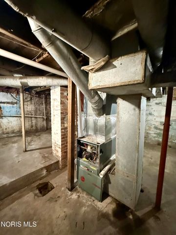 1050 Harding Drive, Toledo, OH 43609