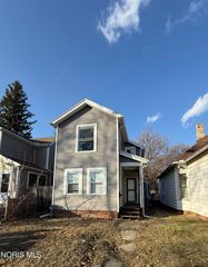 1050 Harding Drive, Toledo, OH 43609