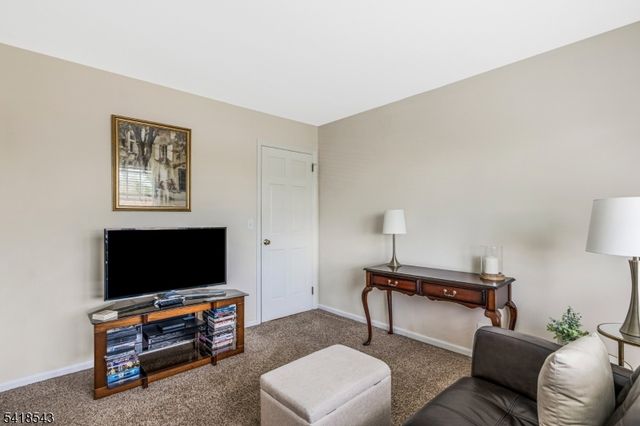 8 Beechwood Rd, Bernards Twp., NJ 07920