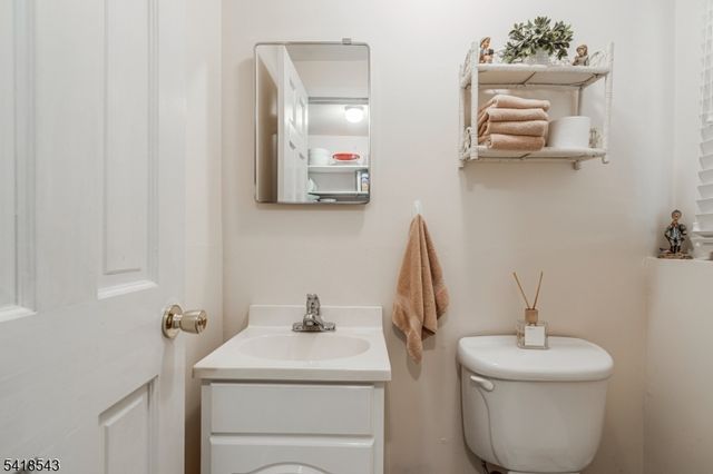 8 Beechwood Rd, Bernards Twp., NJ 07920