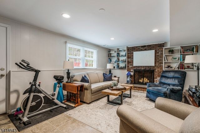 8 Beechwood Rd, Bernards Twp., NJ 07920