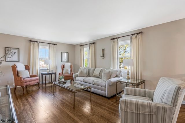 8 Beechwood Rd, Bernards Twp., NJ 07920