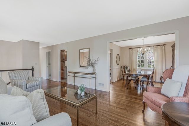 8 Beechwood Rd, Bernards Twp., NJ 07920