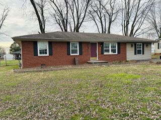 417 Henderson Dr, Hopkinsville, KY 42240