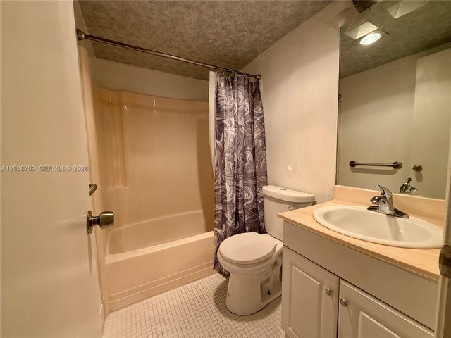 3048 E Sunrise Lakes Drive 217, Sunrise, FL 33322