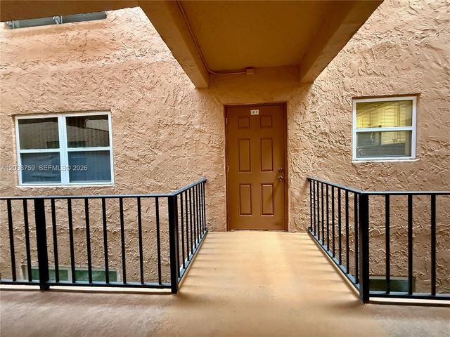 3048 E Sunrise Lakes Drive 217, Sunrise, FL 33322