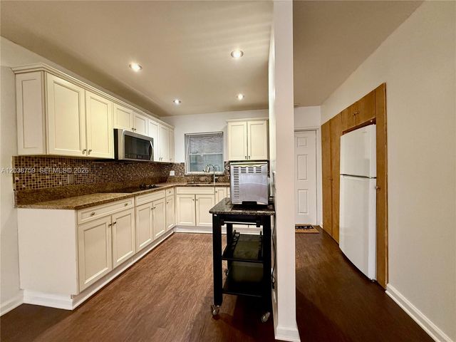 3048 E Sunrise Lakes Drive 217, Sunrise, FL 33322