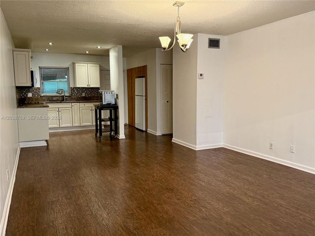3048 E Sunrise Lakes Drive 217, Sunrise, FL 33322
