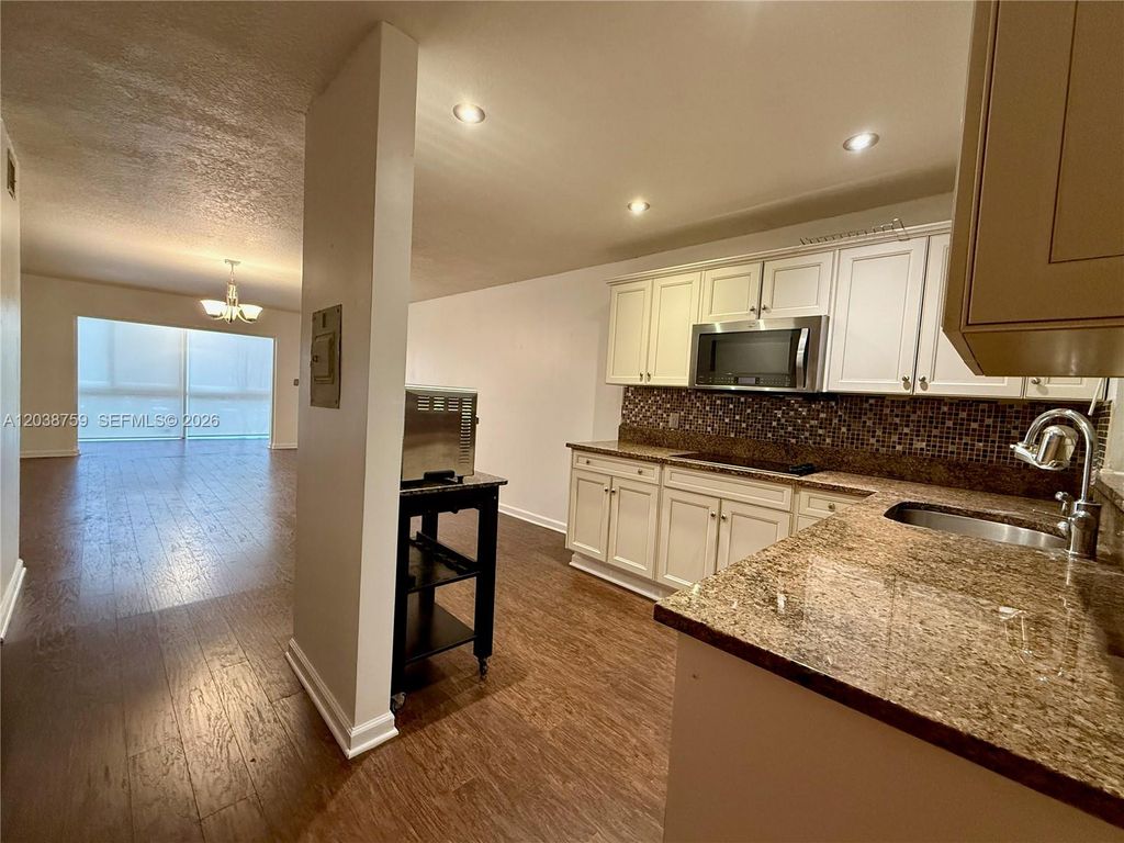 3048 E Sunrise Lakes Drive 217, Sunrise, FL 33322
