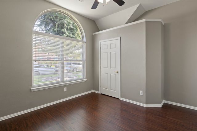 1003 Hunters Creek Drive, Carrollton, TX 75007