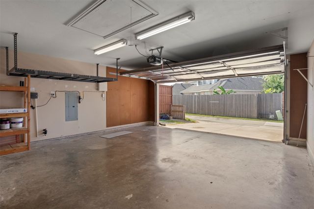 1003 Hunters Creek Drive, Carrollton, TX 75007