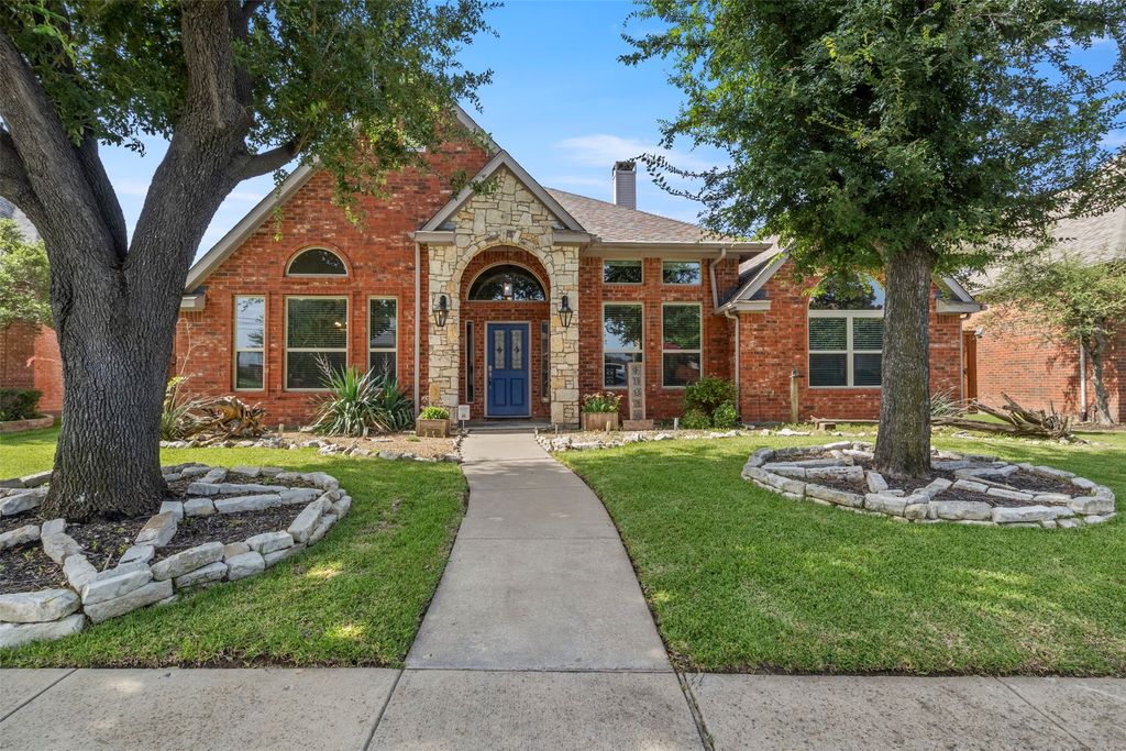 1003 Hunters Creek Drive, Carrollton, TX 75007