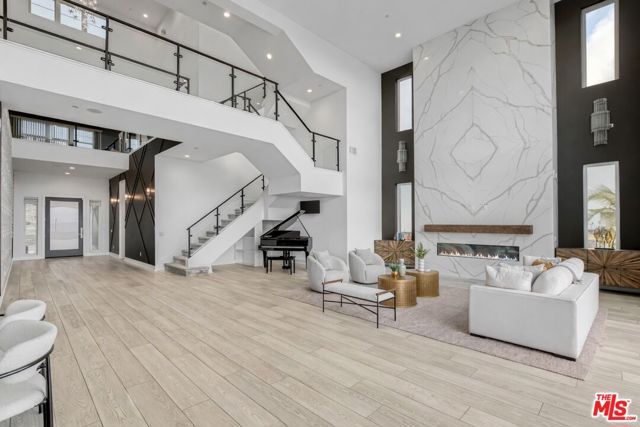 20248 W Willoughby Lane, Porter Ranch (los Angeles), CA 91326