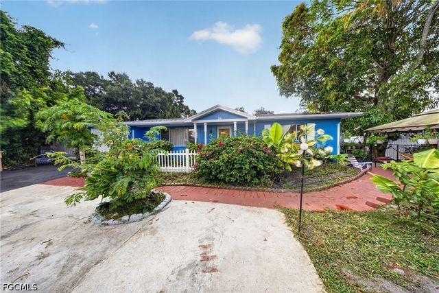 208 Redcliff AVE, Lehigh Acres, FL 33936