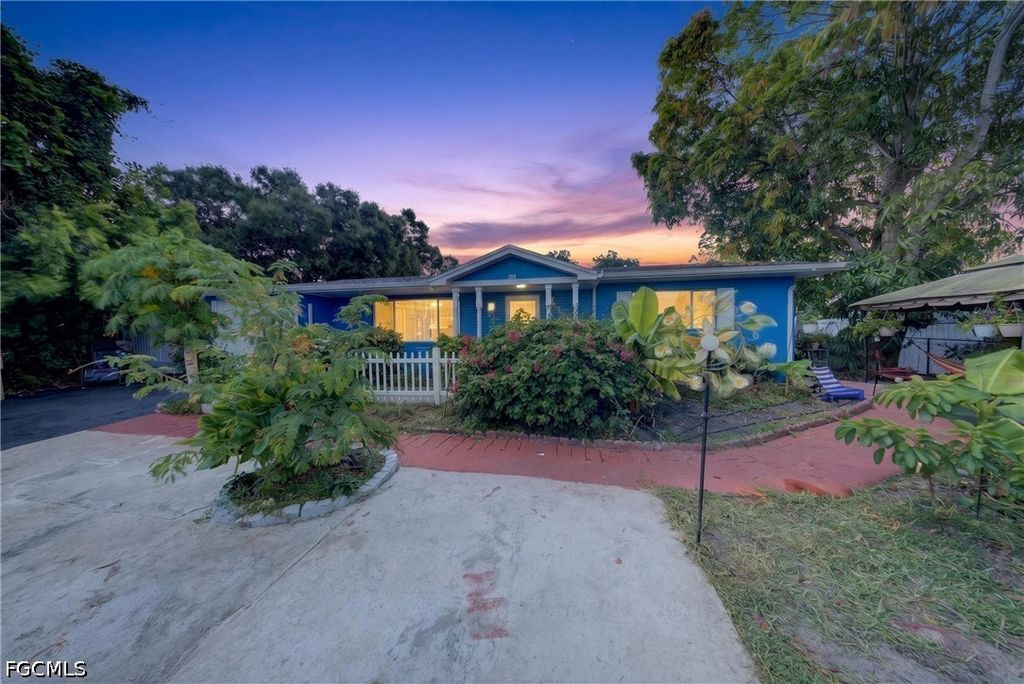 208 Redcliff AVE, Lehigh Acres, FL 33936