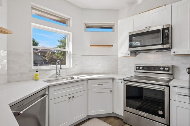 1476 Hampton Road, Grapevine, TX 76051