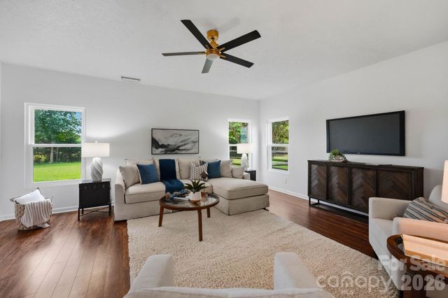 12821 Silvaire Farm Road, Charlotte, NC 28278
