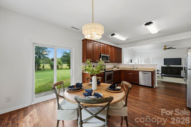 12821 Silvaire Farm Road, Charlotte, NC 28278