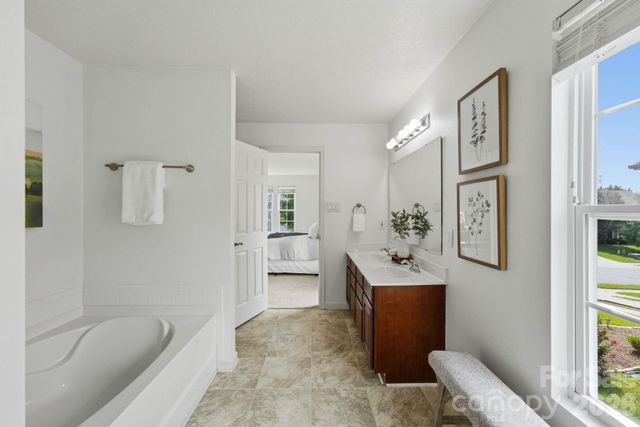 12821 Silvaire Farm Road, Charlotte, NC 28278