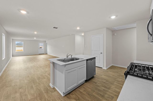 196 Surrey Oaks, Maxwell, TX 78656