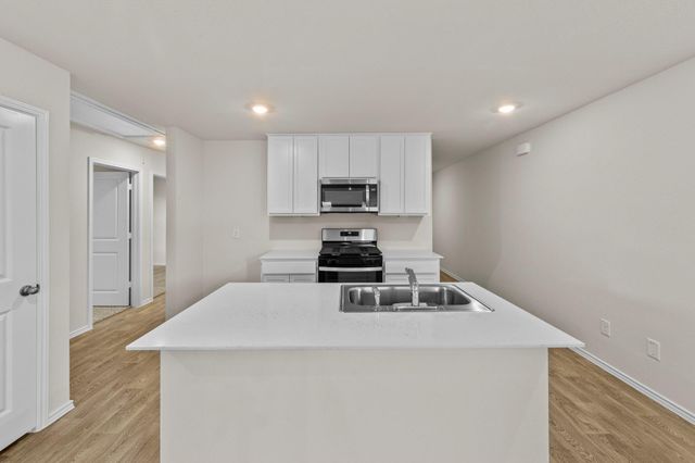 196 Surrey Oaks, Maxwell, TX 78656