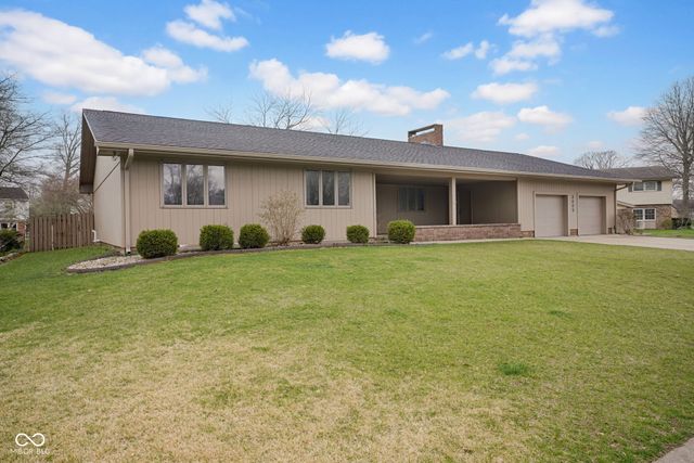 3805 Lakeside Drive, Columbus, IN 47203