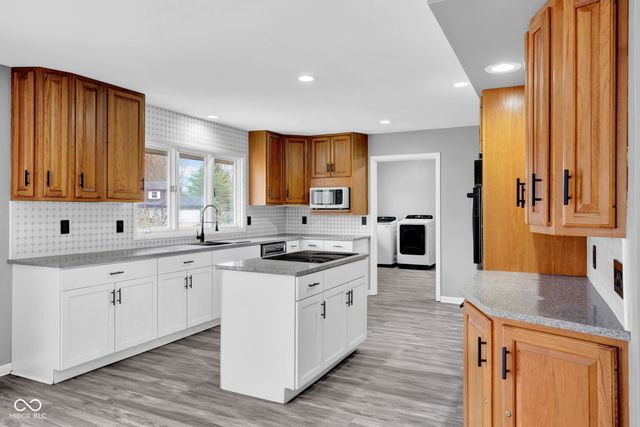 3805 Lakeside Drive, Columbus, IN 47203